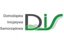 Informacje dla dekarza, cieśli, blacharza, architekta, projektanta, konserwatora i inwestora. Błędy, usterki, wilgoć i zacieki. Budowa, remonty i naprawy. Dachy płaskie, zielone i skośne. Dachówki, blachodachówki, łupek, gont, folie, papy, blachy. Konstrukcje, materiały, wykonawstwo. Więźba dachowa, drewno i prefabrykaty. Kominy i obróbki. Okna dachowe. Narzędzia i urządzenia. Izolacje i wentylacja.