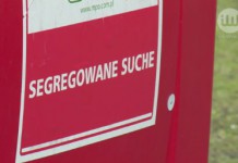 Informacje dla dekarza, cieśli, blacharza, architekta, projektanta, konserwatora i inwestora. Błędy, usterki, wilgoć i zacieki. Budowa, remonty i naprawy. Dachy płaskie, zielone i skośne. Dachówki, blachodachówki, łupek, gont, folie, papy, blachy. Konstrukcje, materiały, wykonawstwo. Więźba dachowa, drewno i prefabrykaty. Kominy i obróbki. Okna dachowe. Narzędzia i urządzenia. Izolacje i wentylacja.