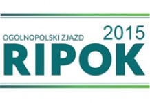 Informacje dla dekarza, cieśli, blacharza, architekta, projektanta, konserwatora i inwestora. Błędy, usterki, wilgoć i zacieki. Budowa, remonty i naprawy. Dachy płaskie, zielone i skośne. Dachówki, blachodachówki, łupek, gont, folie, papy, blachy. Konstrukcje, materiały, wykonawstwo. Więźba dachowa, drewno i prefabrykaty. Kominy i obróbki. Okna dachowe. Narzędzia i urządzenia. Izolacje i wentylacja.