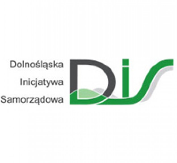 Informacje dla dekarza, cieśli, blacharza, architekta, projektanta, konserwatora i inwestora. Błędy, usterki, wilgoć i zacieki. Budowa, remonty i naprawy. Dachy płaskie, zielone i skośne. Dachówki, blachodachówki, łupek, gont, folie, papy, blachy. Konstrukcje, materiały, wykonawstwo. Więźba dachowa, drewno i prefabrykaty. Kominy i obróbki. Okna dachowe. Narzędzia i urządzenia. Izolacje i wentylacja.