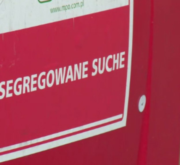 Informacje dla dekarza, cieśli, blacharza, architekta, projektanta, konserwatora i inwestora. Błędy, usterki, wilgoć i zacieki. Budowa, remonty i naprawy. Dachy płaskie, zielone i skośne. Dachówki, blachodachówki, łupek, gont, folie, papy, blachy. Konstrukcje, materiały, wykonawstwo. Więźba dachowa, drewno i prefabrykaty. Kominy i obróbki. Okna dachowe. Narzędzia i urządzenia. Izolacje i wentylacja.